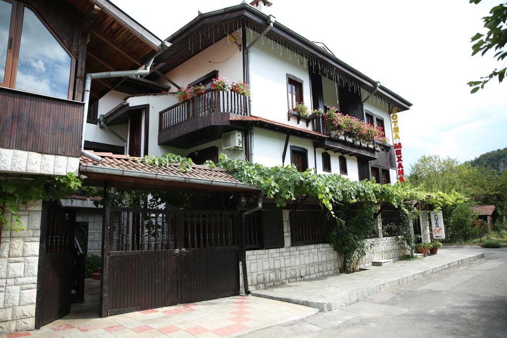 Oazis Family Hotel Loveci Exterior foto