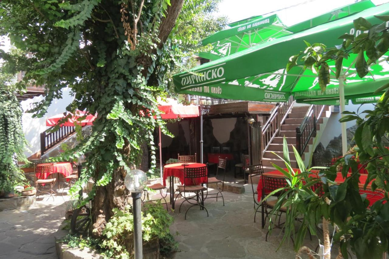 Oazis Family Hotel Loveci Exterior foto