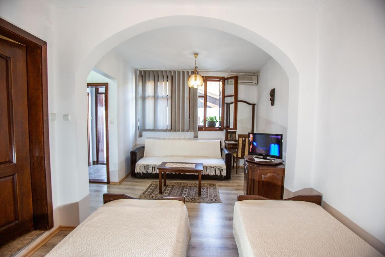Oazis Family Hotel Loveci Exterior foto