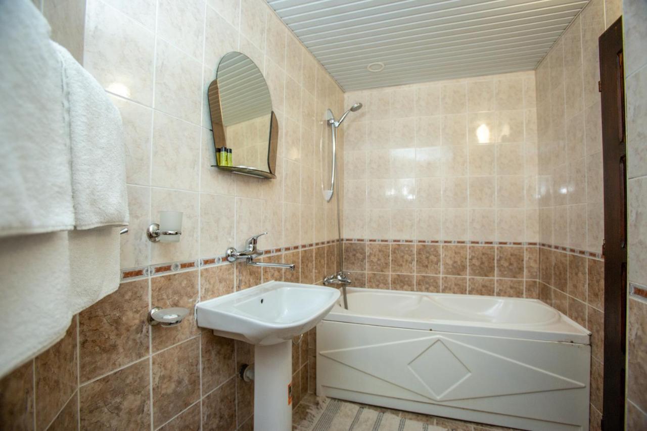 Oazis Family Hotel Loveci Exterior foto