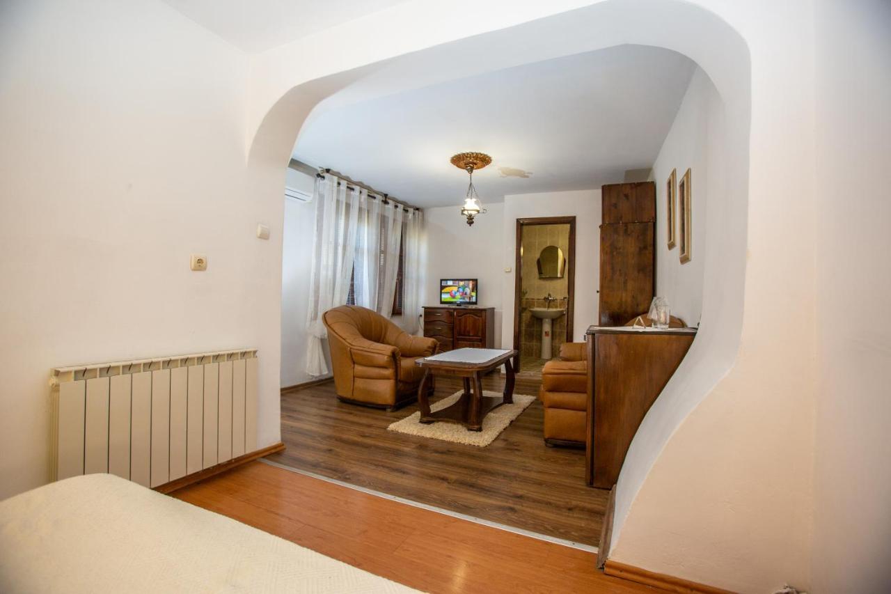 Oazis Family Hotel Loveci Exterior foto
